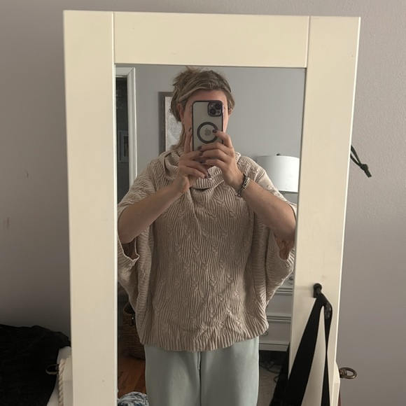 Sweater poncho from Neiman Marcus - Picture 4 of 6